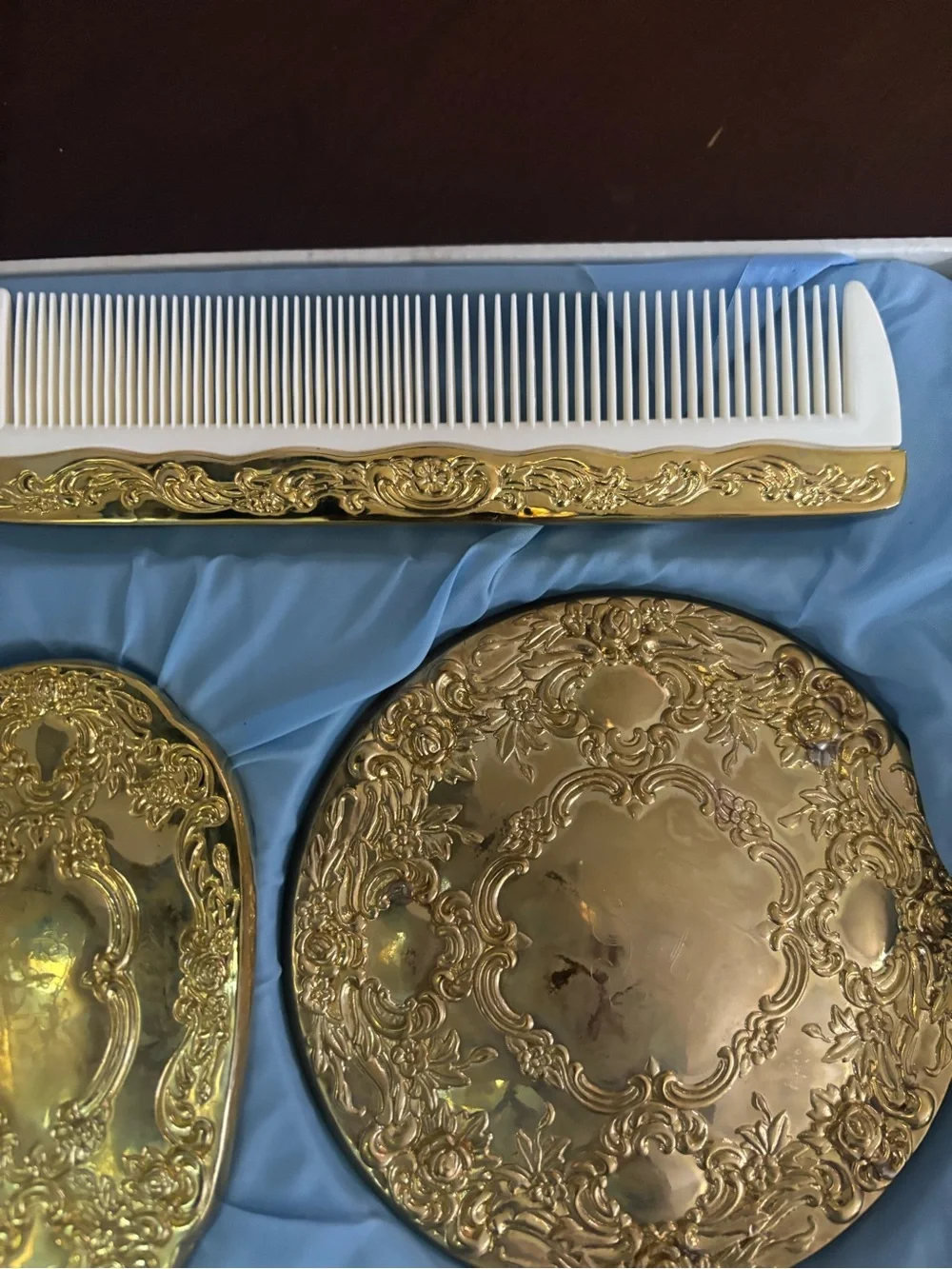 N/A elegant gold